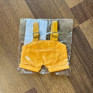 Labubu clothes- yellow